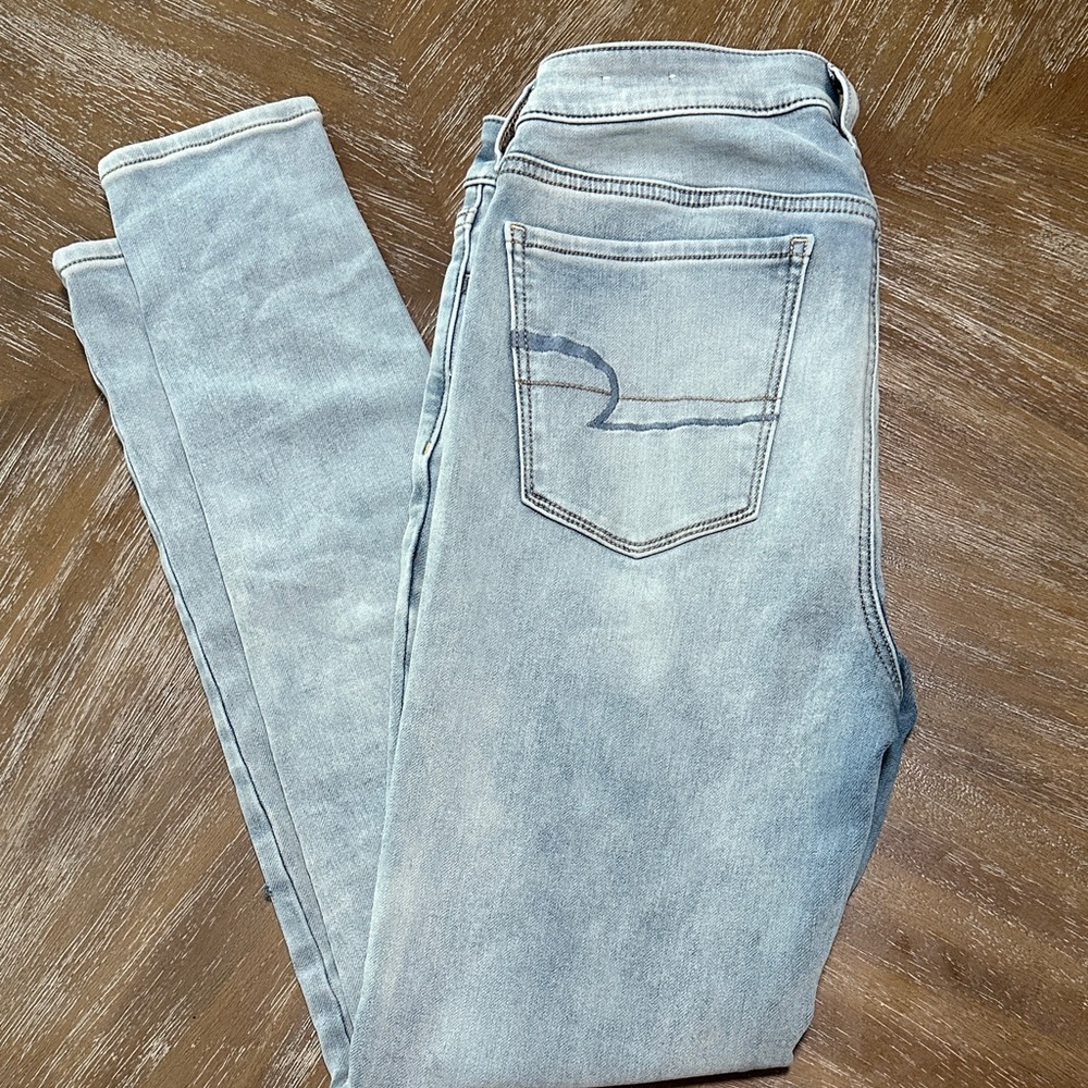 American Eagle Light Wash Hi-Rise Jegging